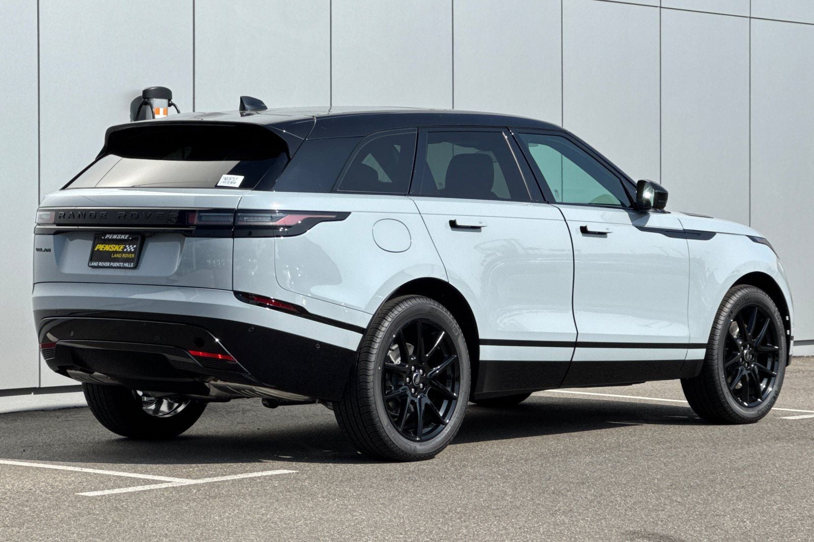 2026 Land Rover Range Rover Velar Dynamic SE
