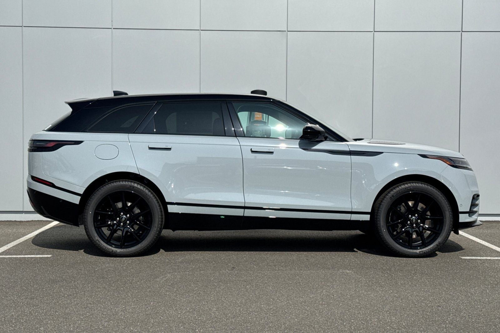 2026 Land Rover Range Rover Velar Dynamic SE