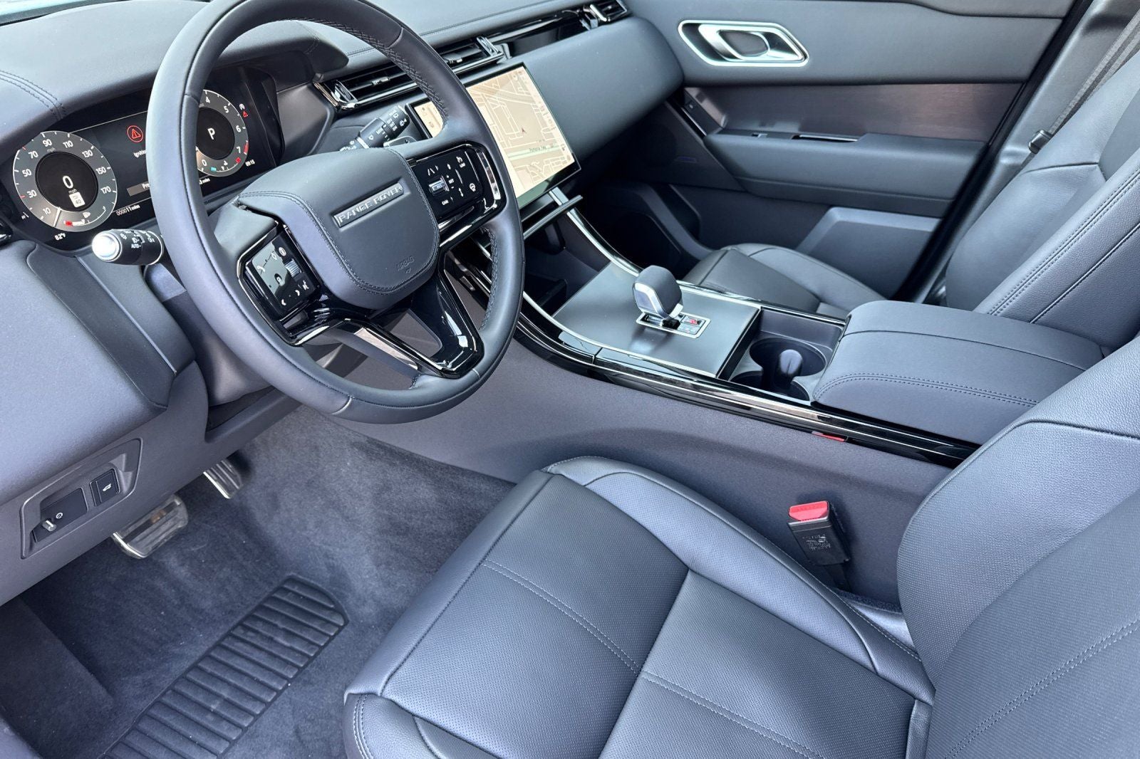 2026 Land Rover Range Rover Velar Dynamic SE