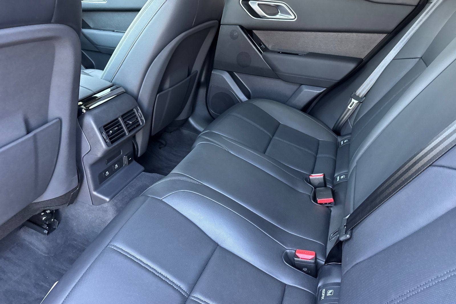 2026 Land Rover Range Rover Velar Dynamic SE