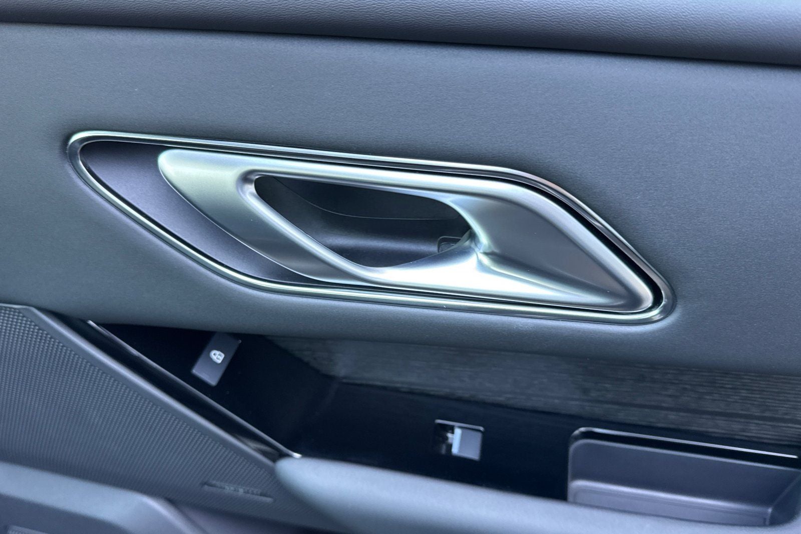 2026 Land Rover Range Rover Velar Dynamic SE