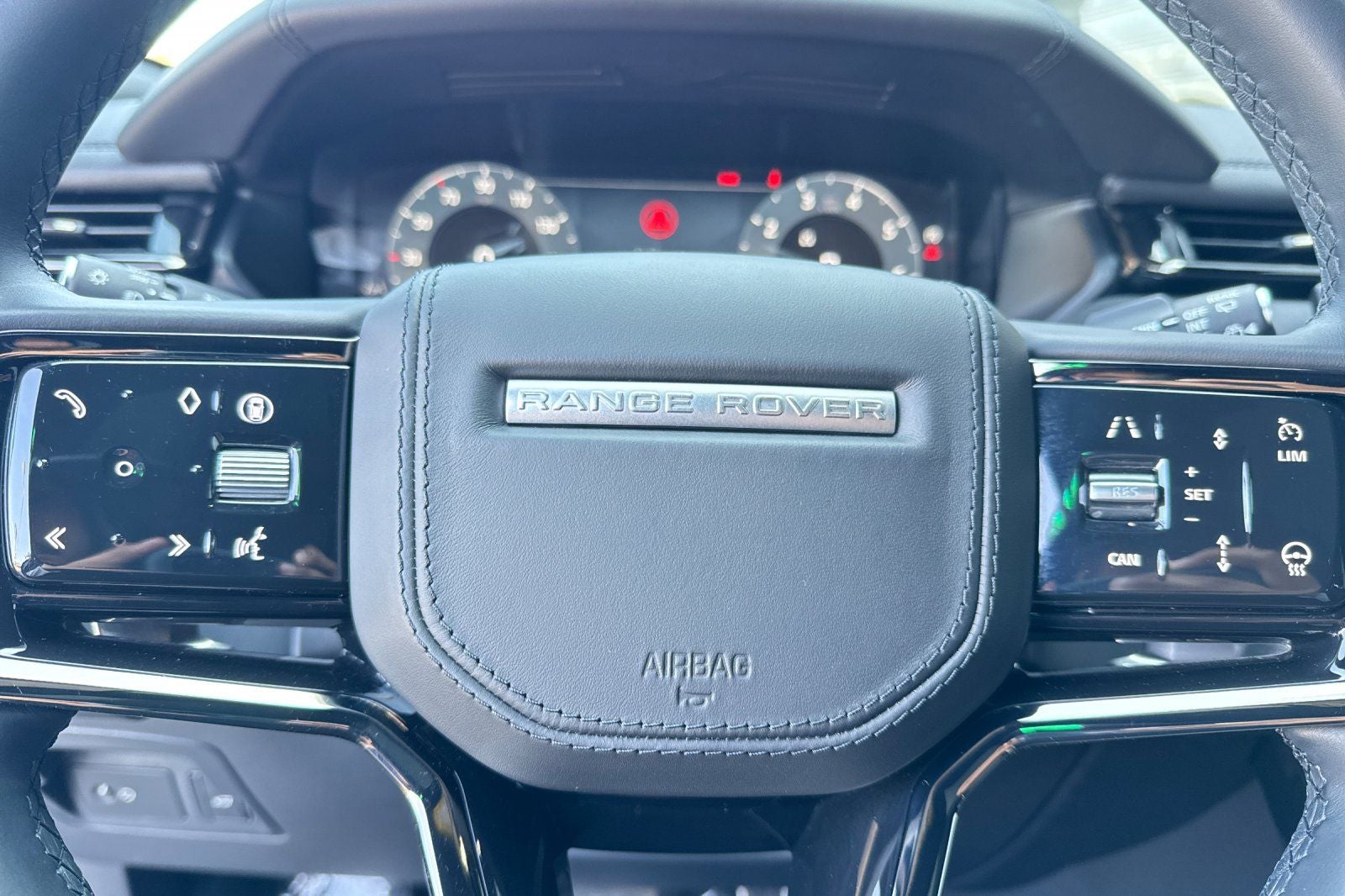2026 Land Rover Range Rover Velar Dynamic SE