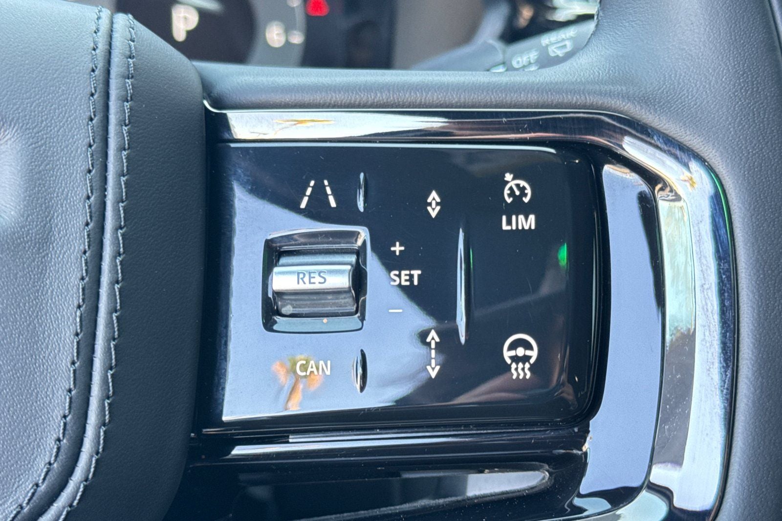 2026 Land Rover Range Rover Velar Dynamic SE