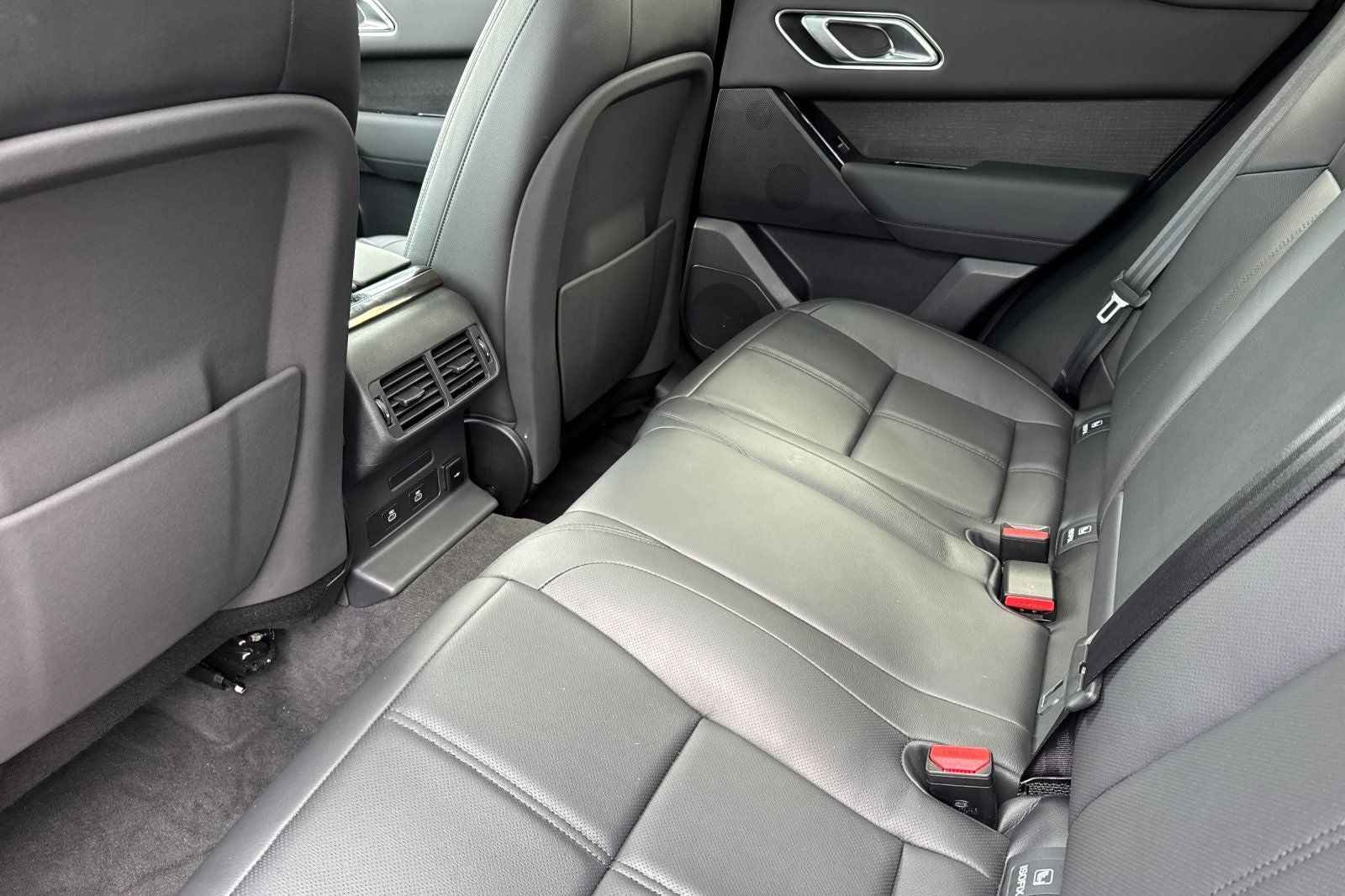 2026 Land Rover Range Rover Velar Dynamic SE