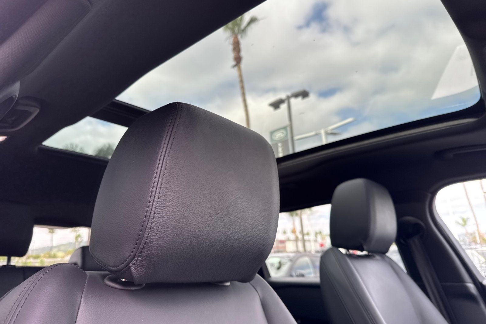 2026 Land Rover Range Rover Velar Dynamic SE