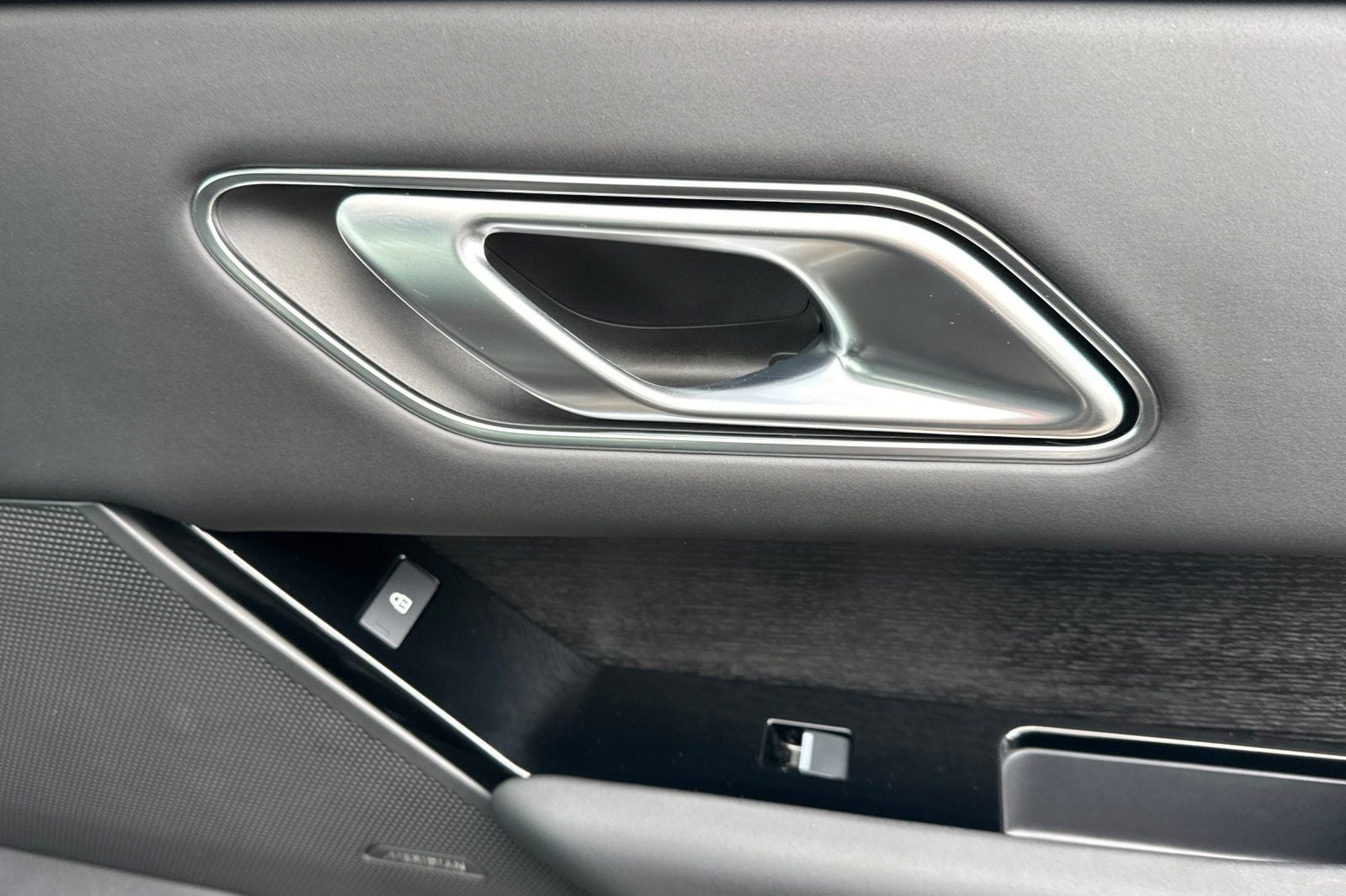 2026 Land Rover Range Rover Velar Dynamic SE