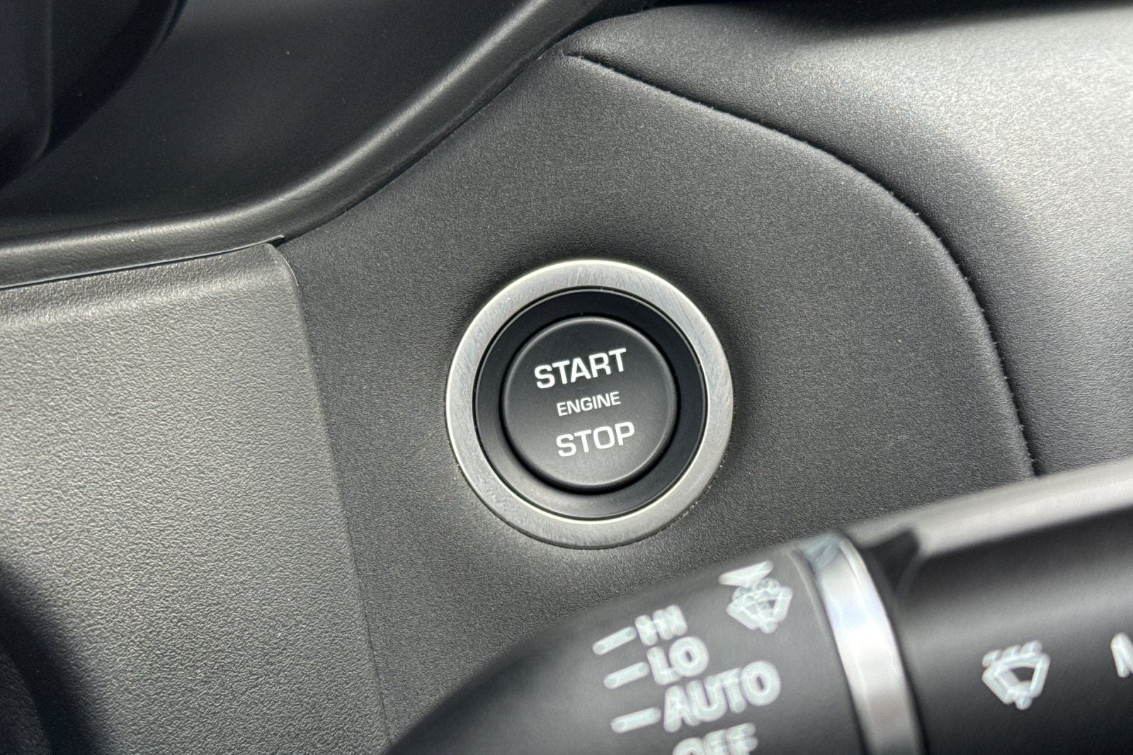 2026 Land Rover Range Rover Velar Dynamic SE