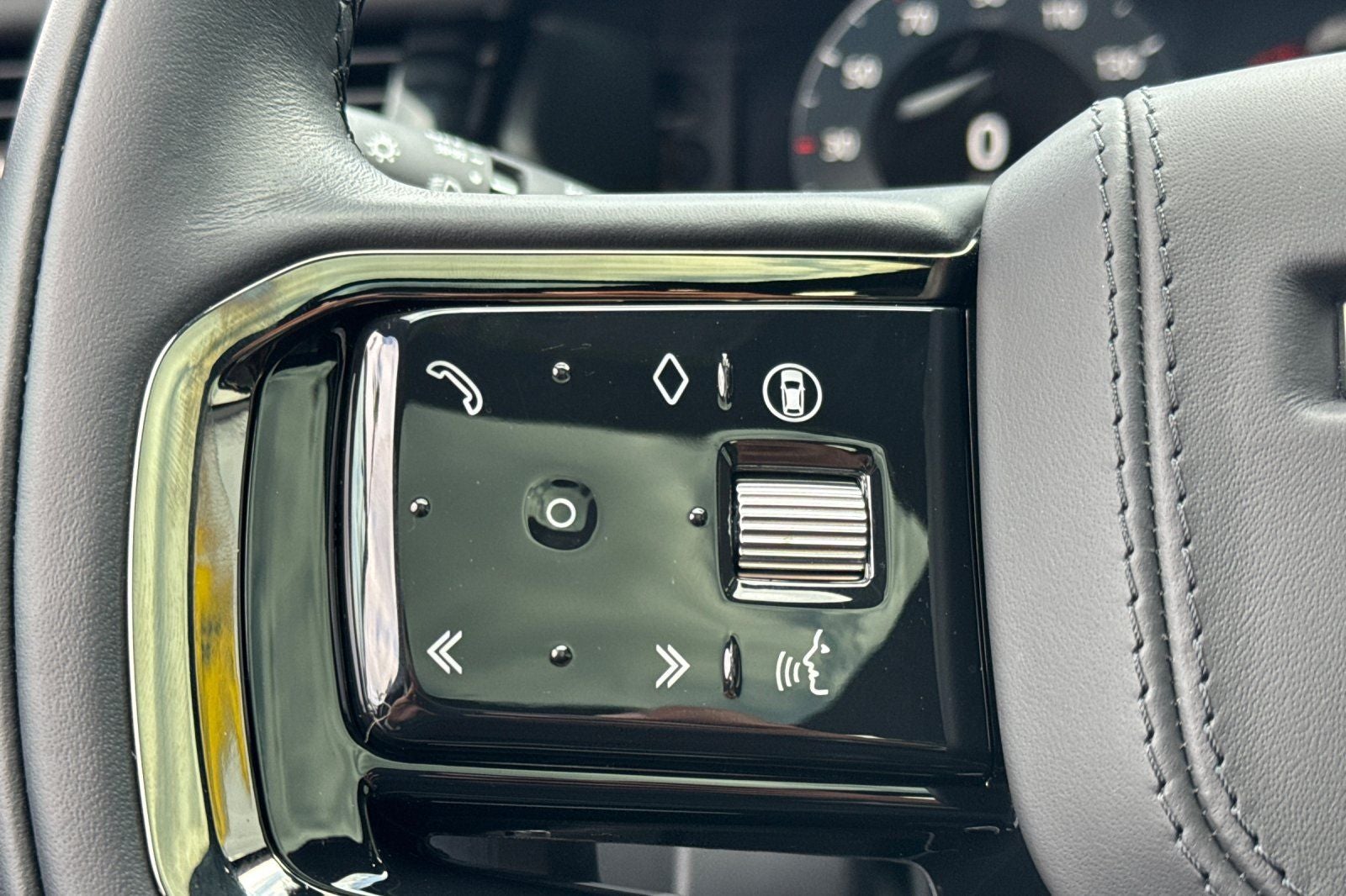2026 Land Rover Range Rover Velar Dynamic SE