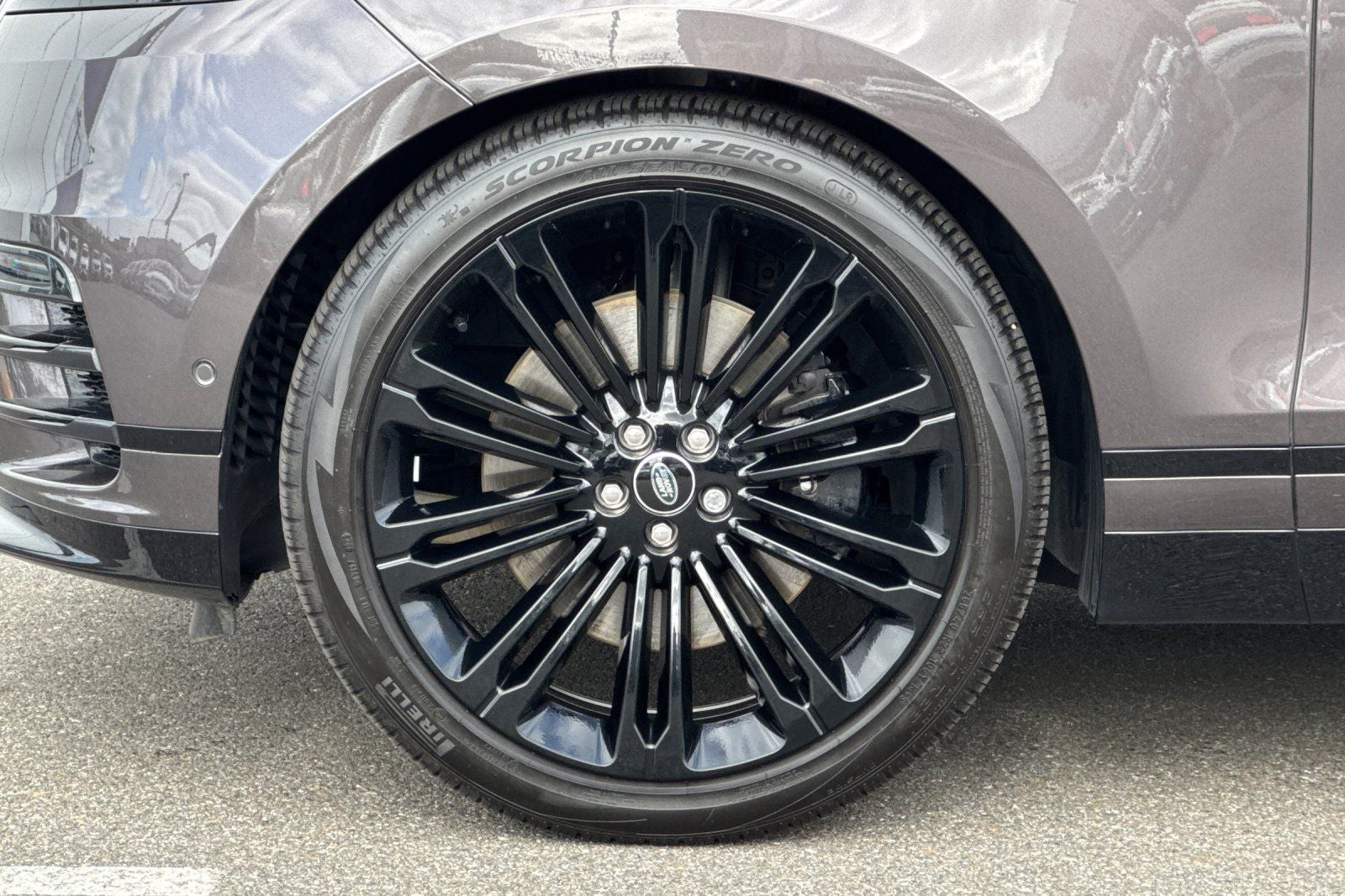 2026 Land Rover Range Rover Velar Dynamic SE