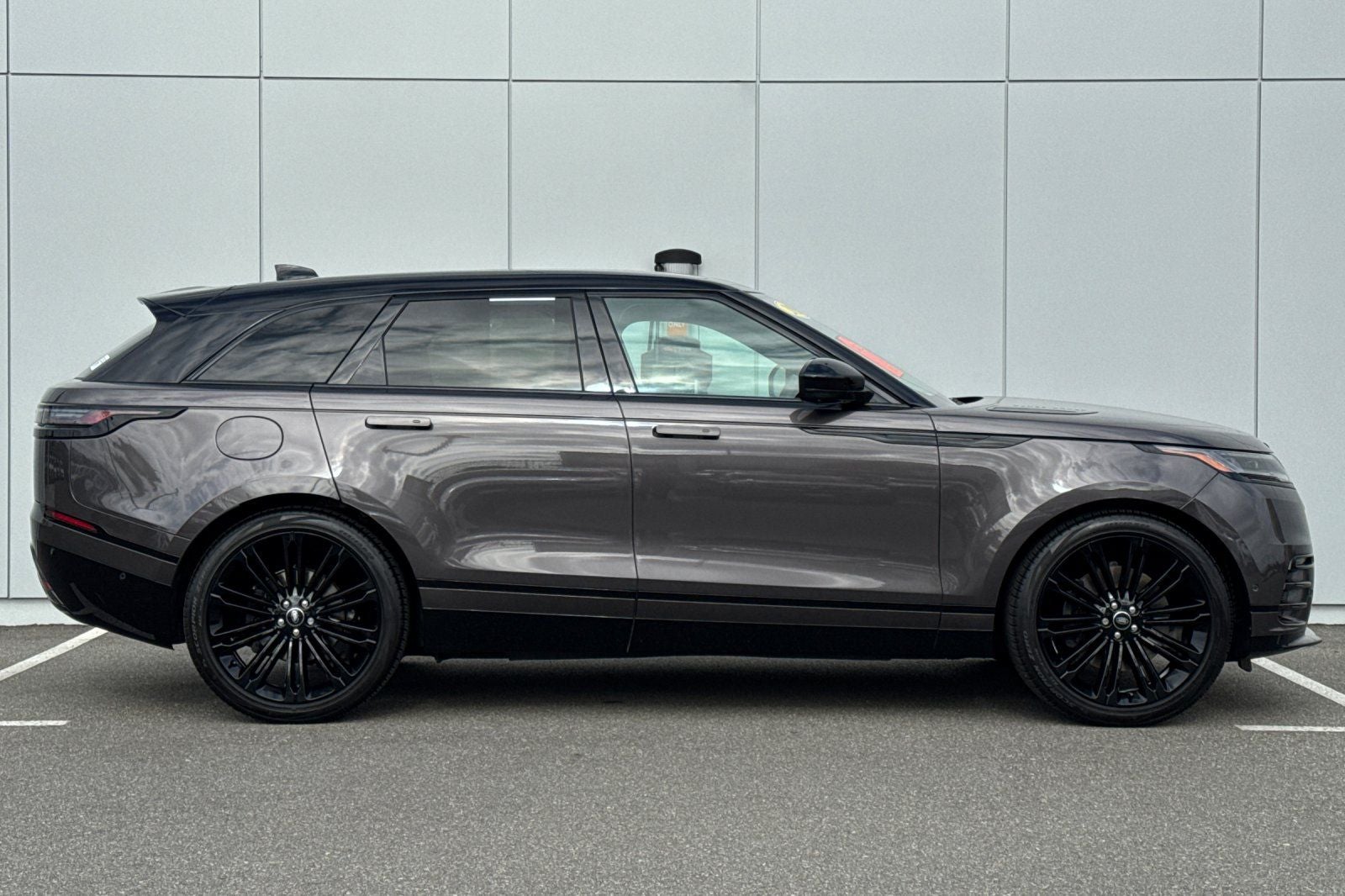 2026 Land Rover Range Rover Velar Dynamic SE