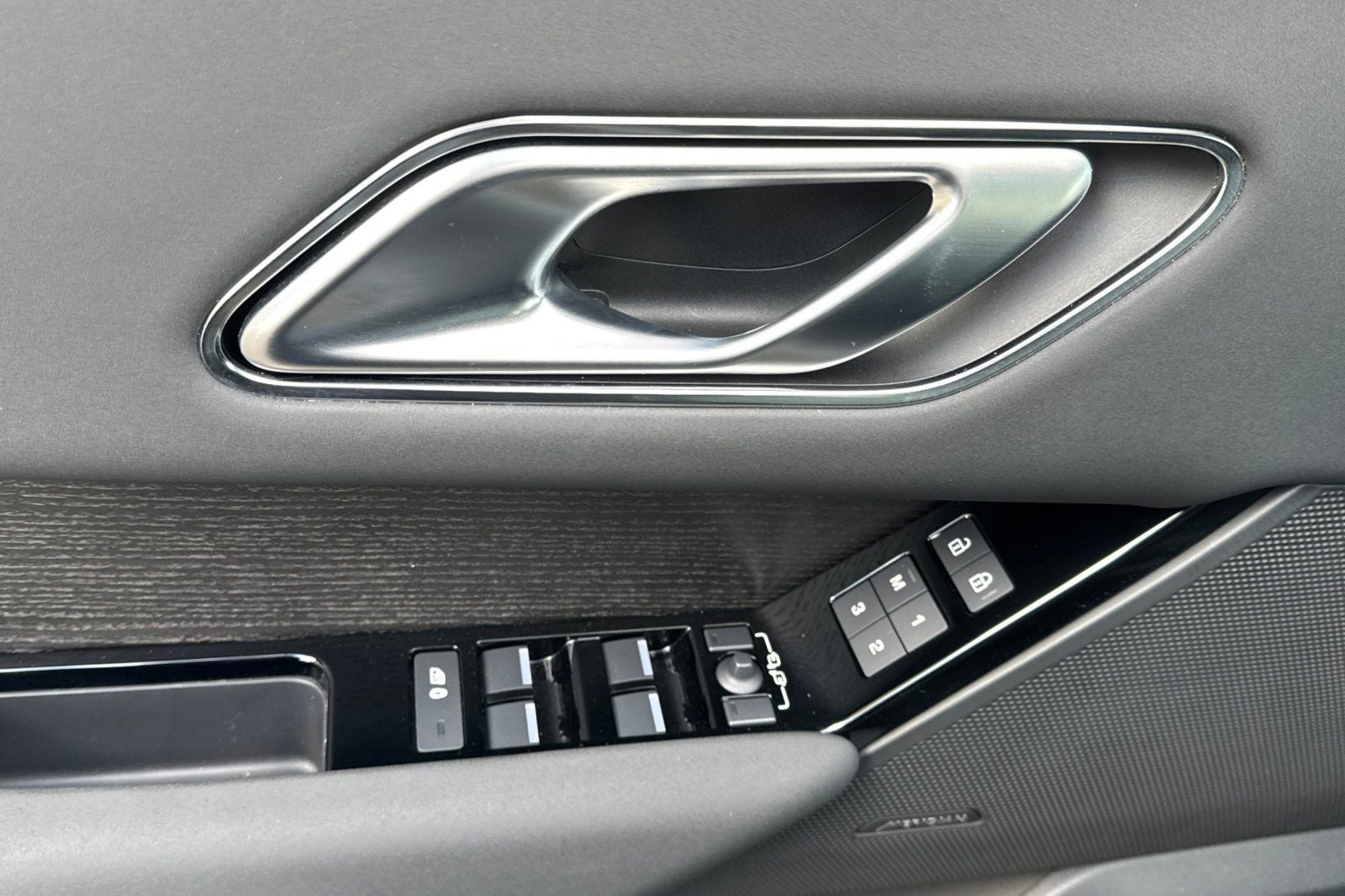 2025 Land Rover Range Rover Velar Dynamic SE