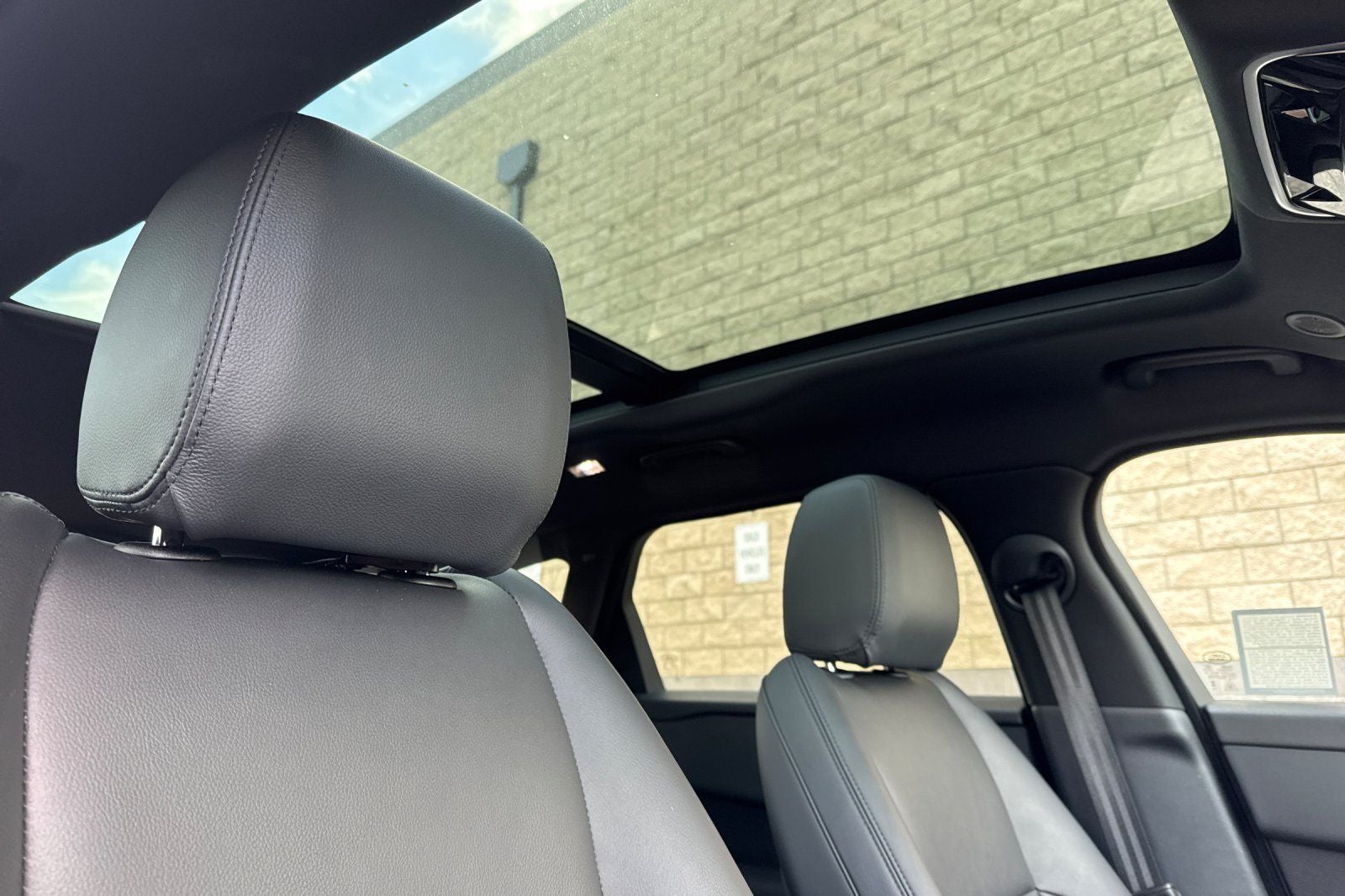 2025 Land Rover Range Rover Velar Dynamic SE