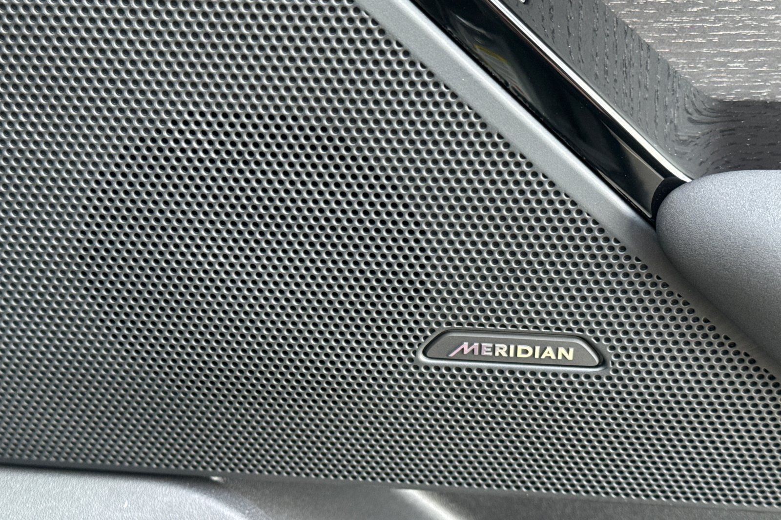 2025 Land Rover Range Rover Velar Dynamic SE