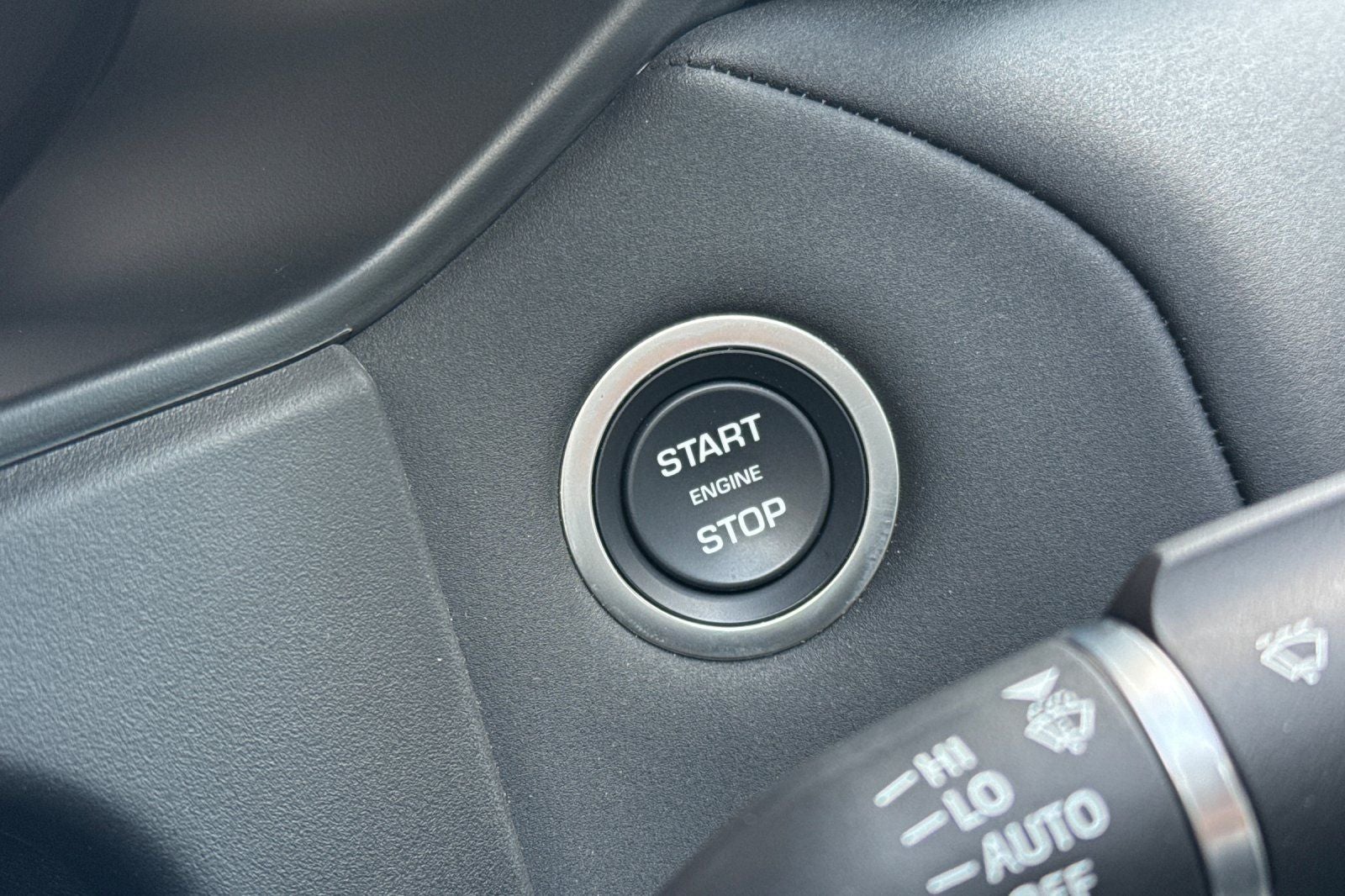 2025 Land Rover Range Rover Velar Dynamic SE