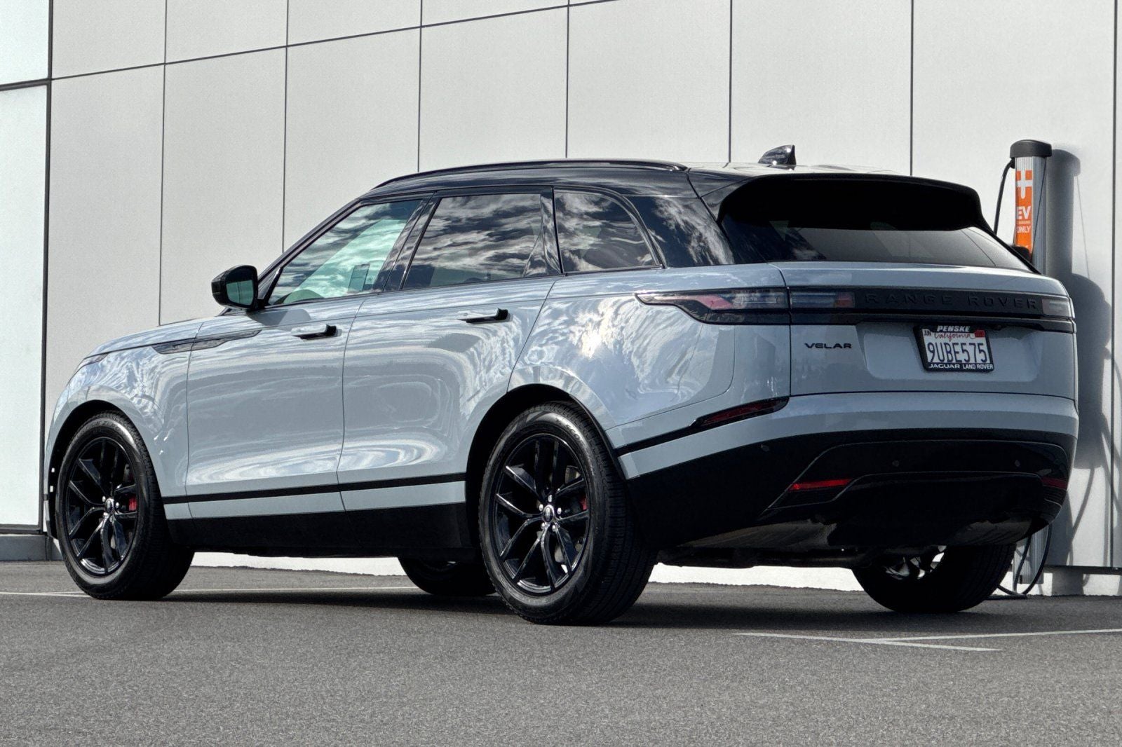 2025 Land Rover Range Rover Velar Dynamic SE