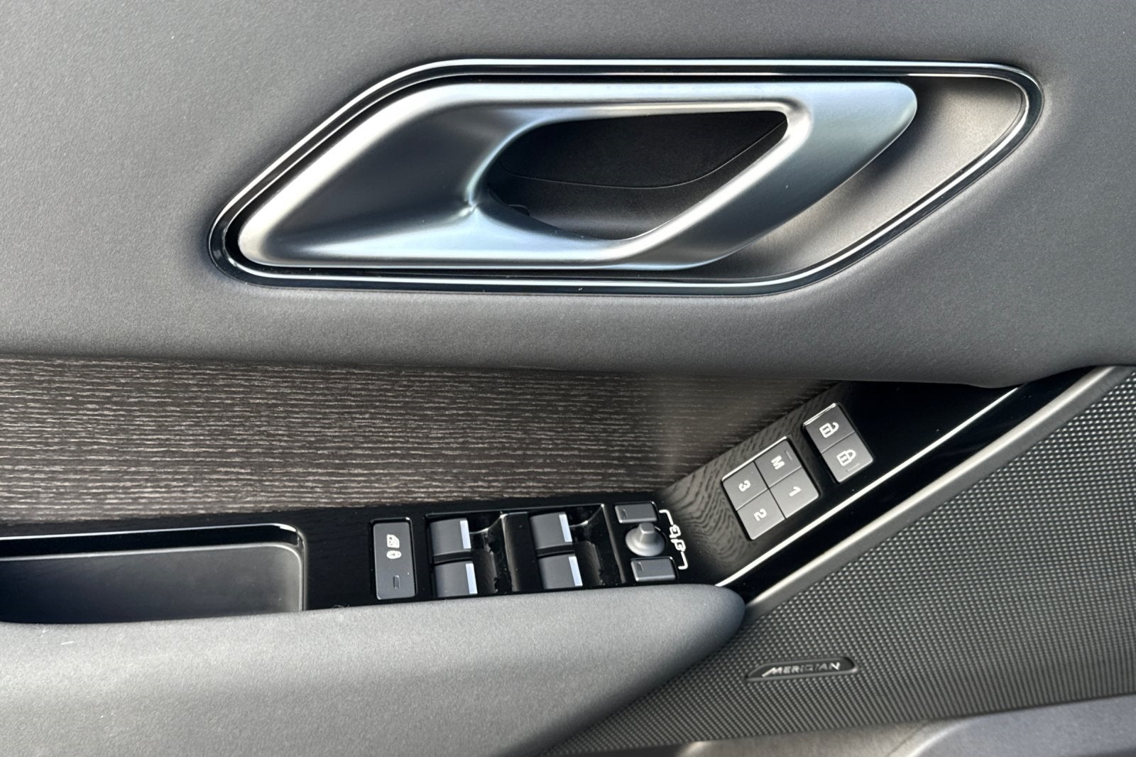 2025 Land Rover Range Rover Velar Dynamic SE