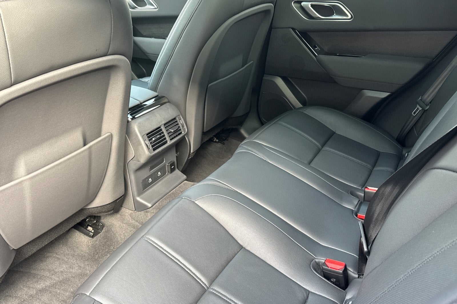 2025 Land Rover Range Rover Velar Dynamic SE