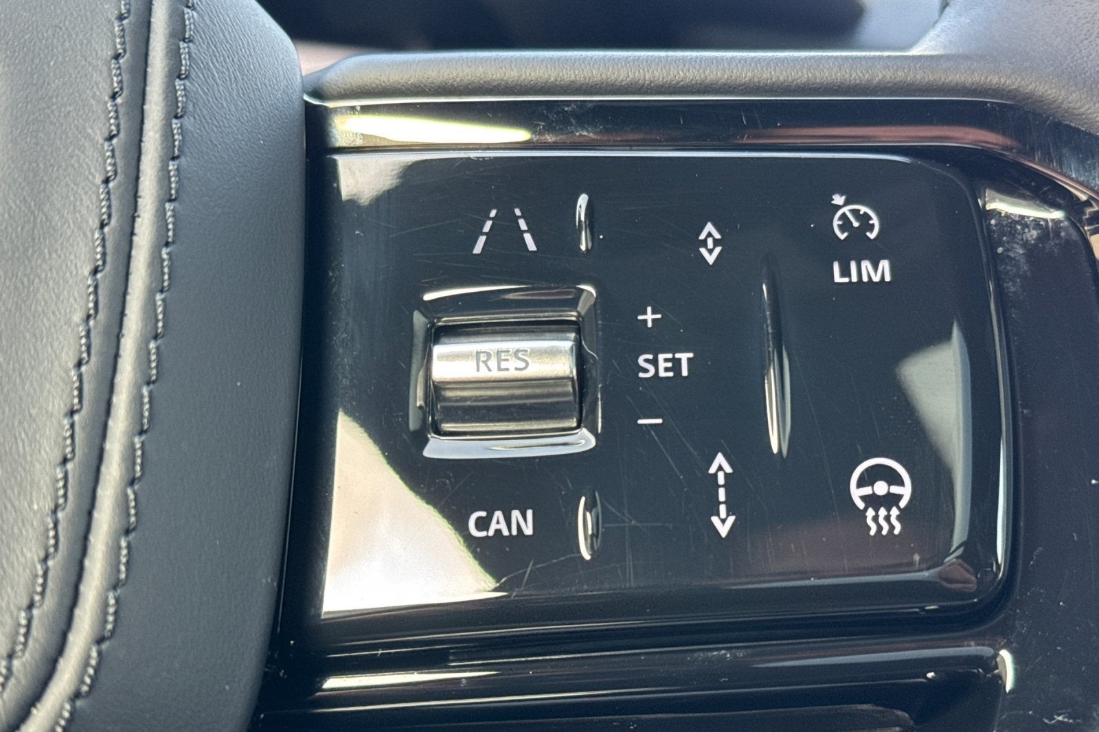 2025 Land Rover Range Rover Velar Dynamic SE