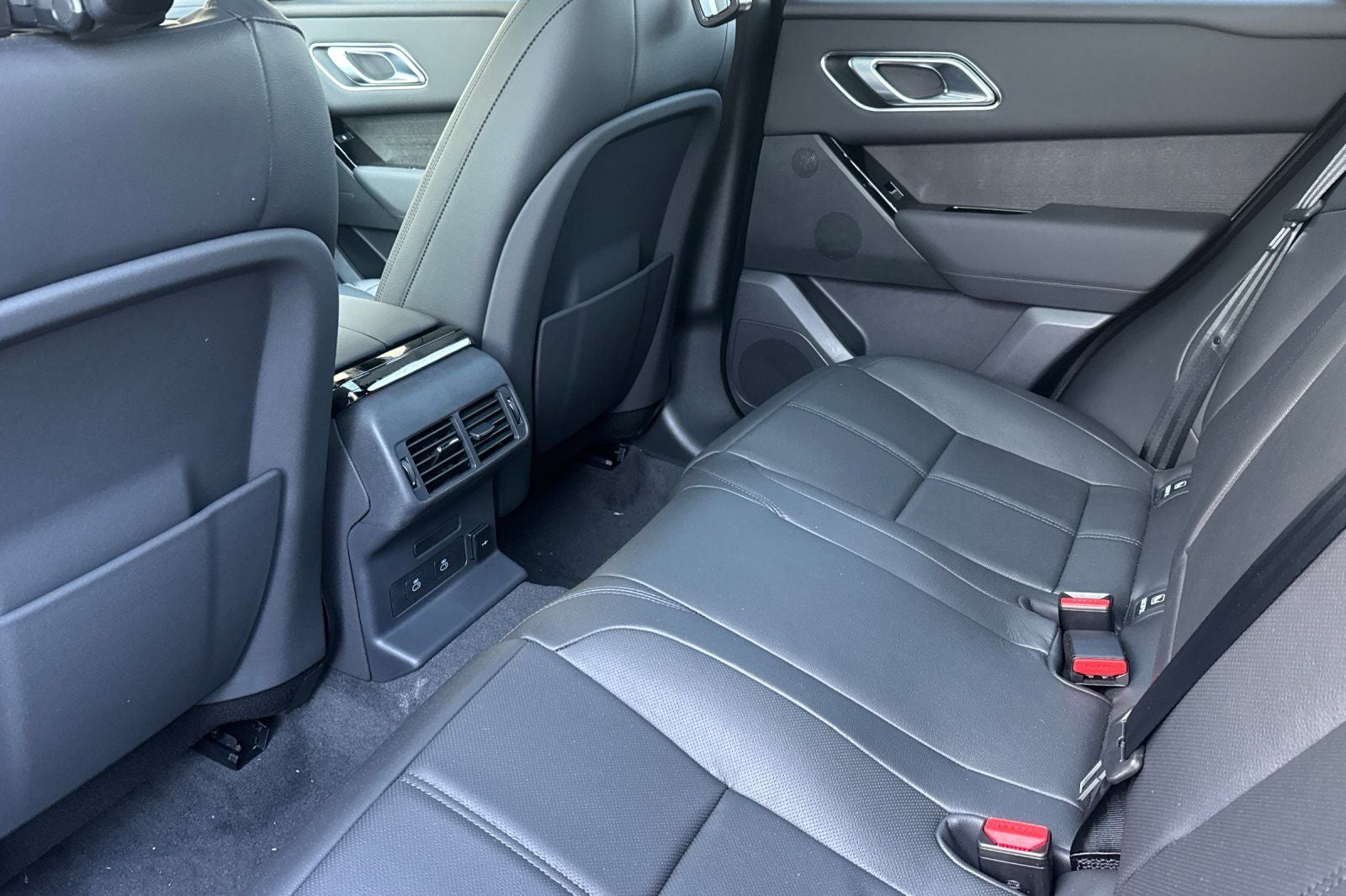 2026 Land Rover Range Rover Velar Dynamic SE