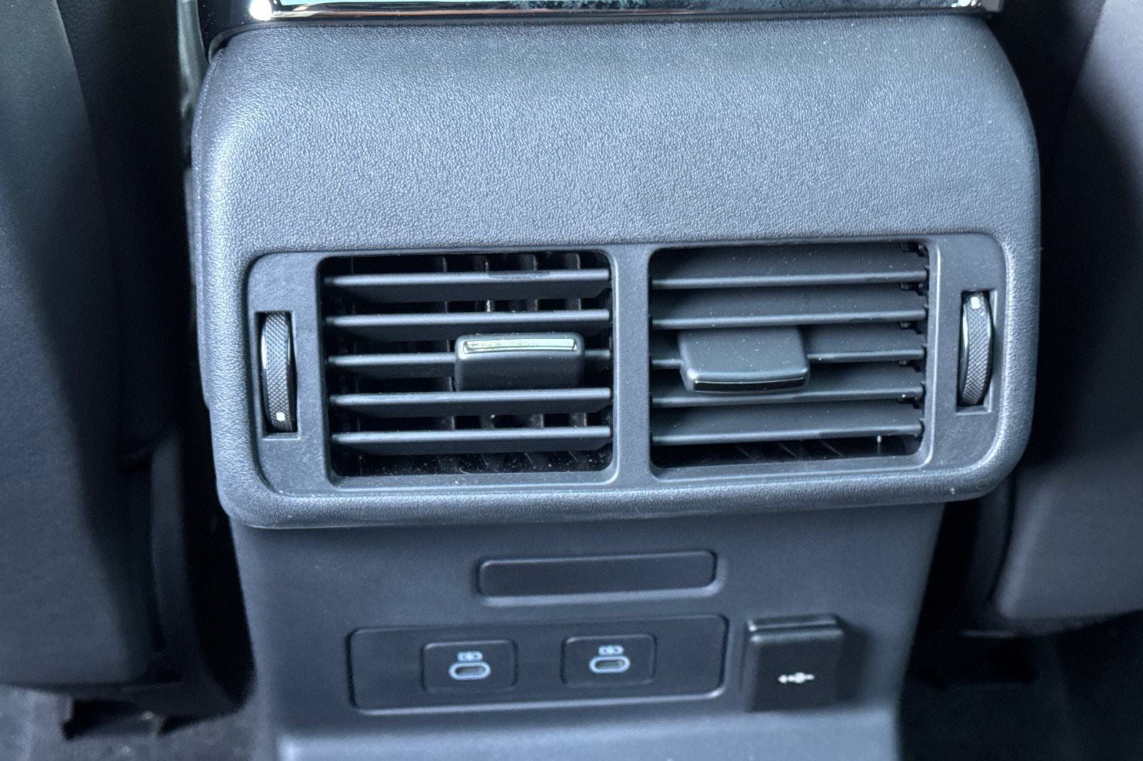 2026 Land Rover Range Rover Velar Dynamic SE