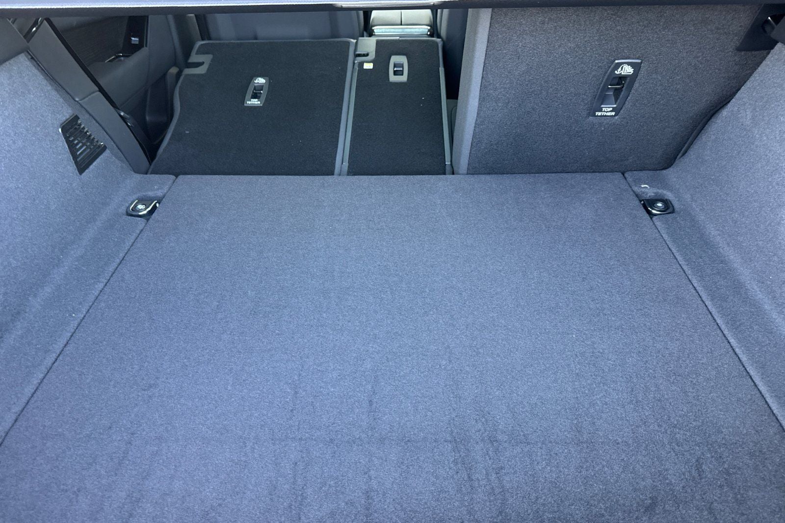 2026 Land Rover Range Rover Velar Dynamic SE