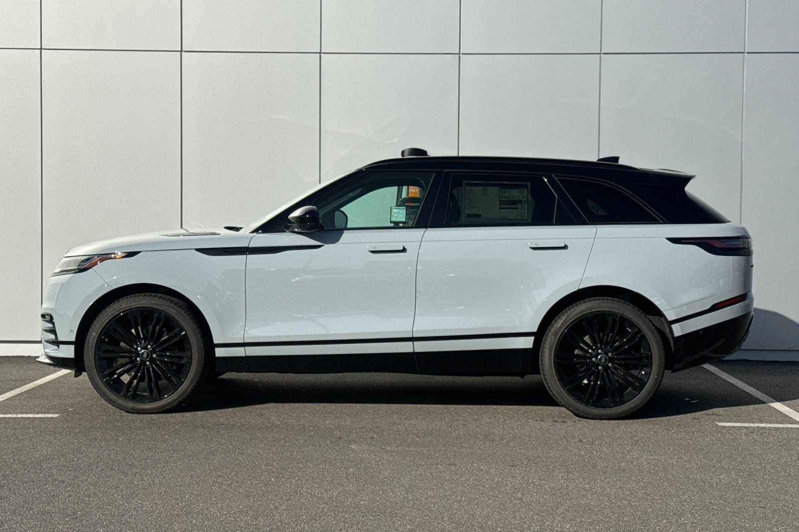 2026 Land Rover Range Rover Velar Dynamic SE