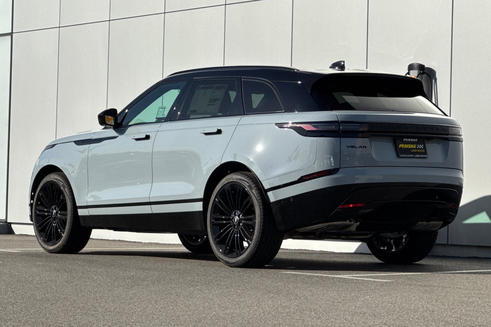 2026 Land Rover Range Rover Velar Dynamic SE