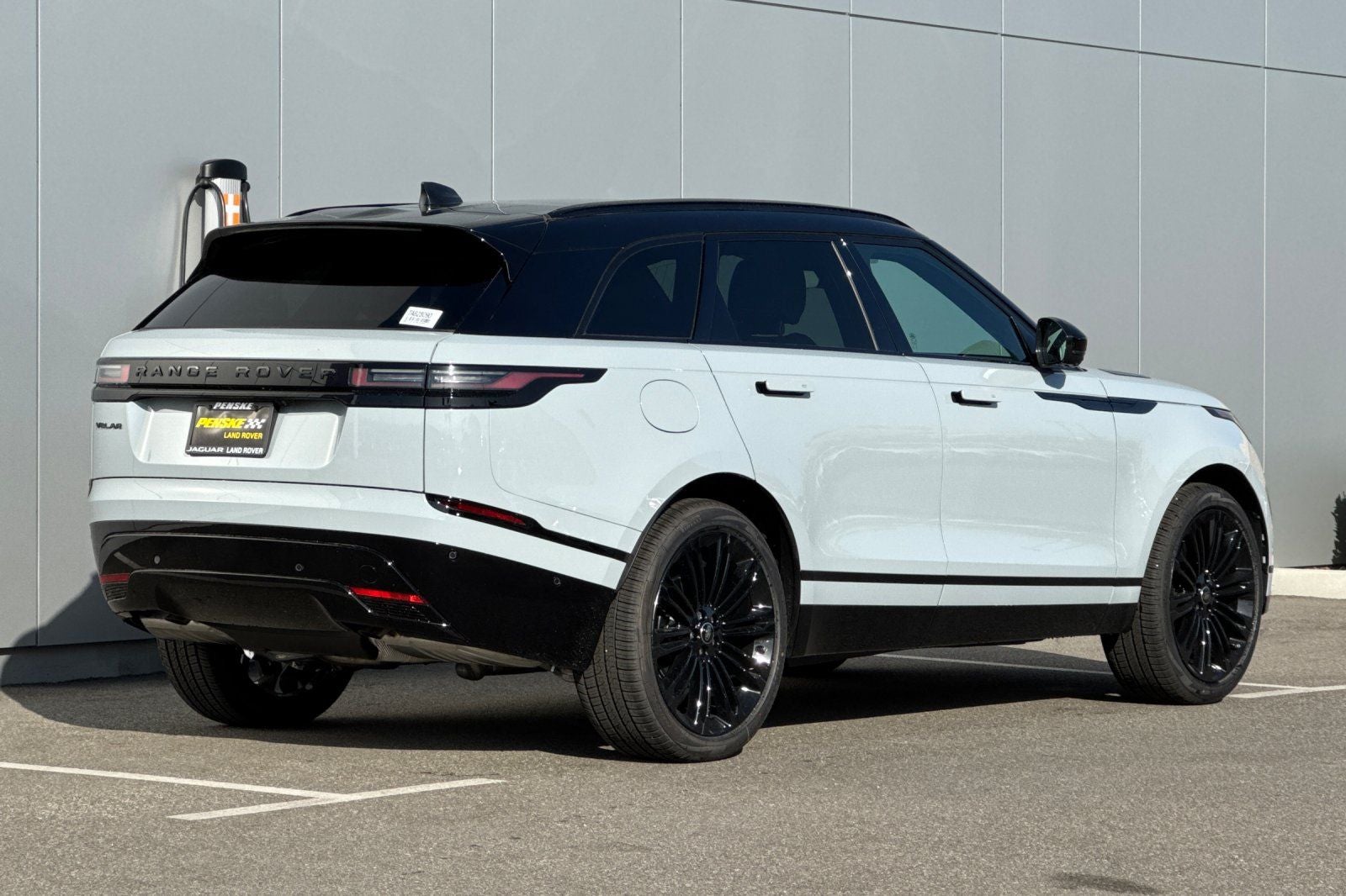 2026 Land Rover Range Rover Velar Dynamic SE