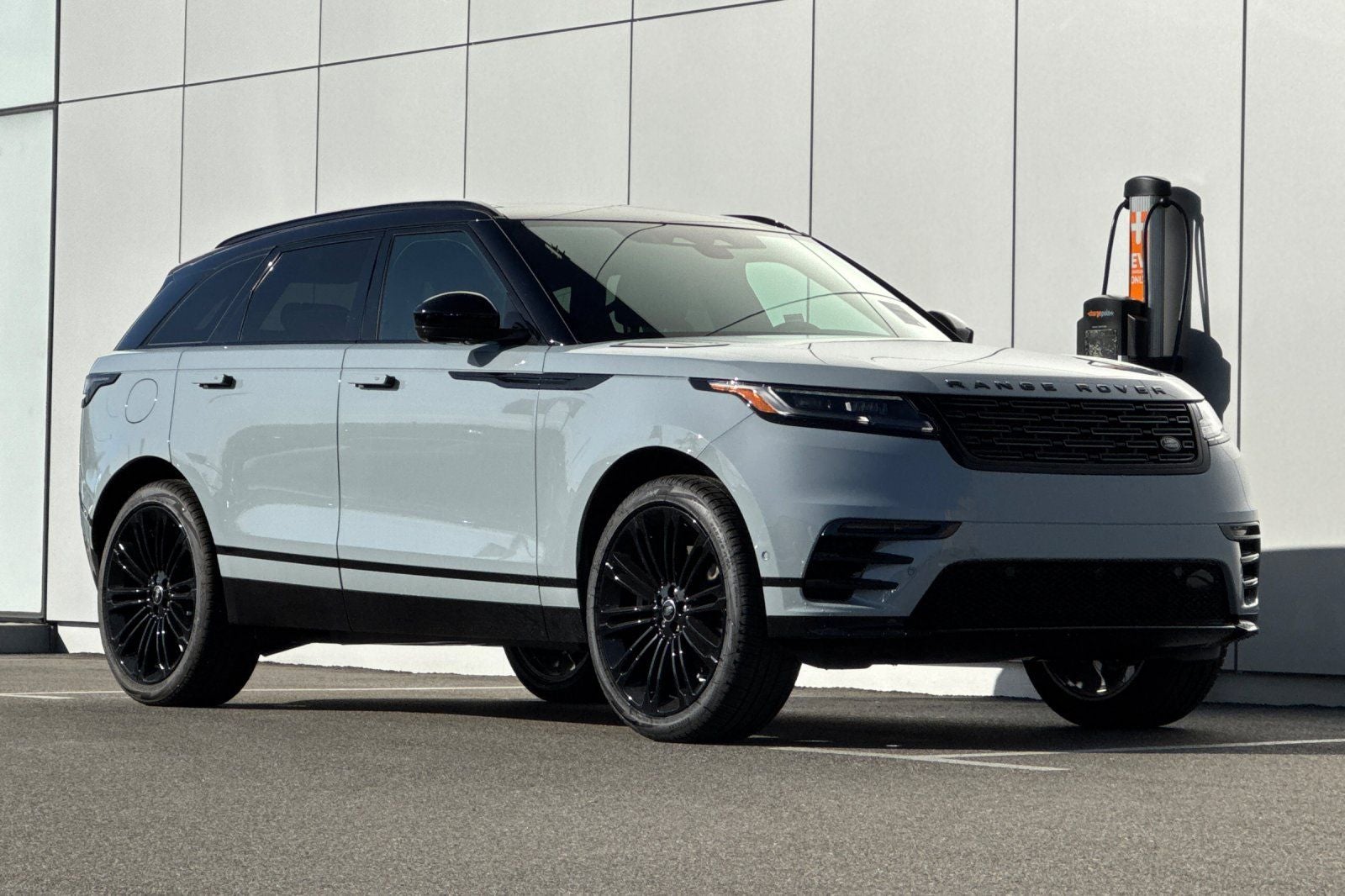 2026 Land Rover Range Rover Velar Dynamic SE