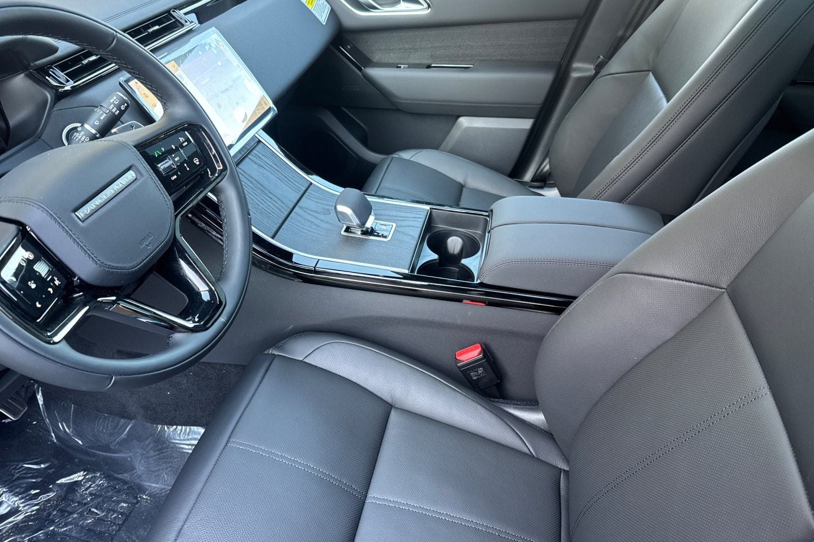 2026 Land Rover Range Rover Velar Dynamic SE