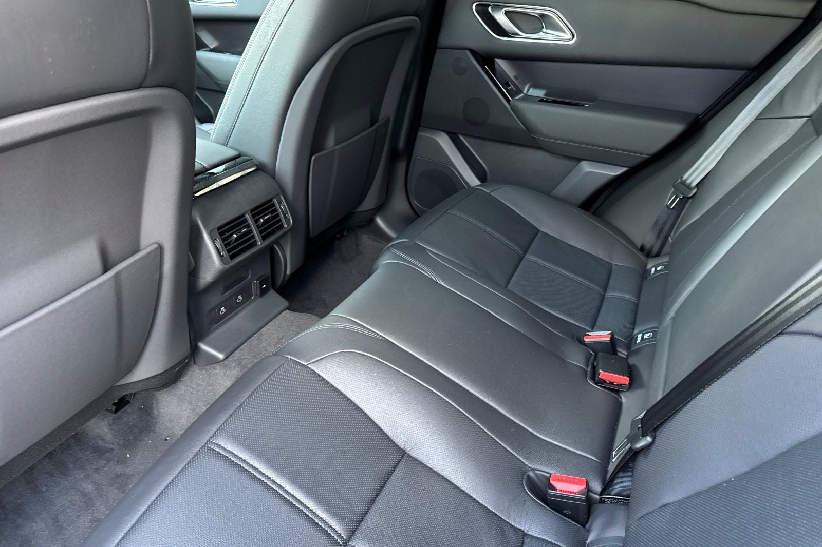 2026 Land Rover Range Rover Velar Dynamic SE