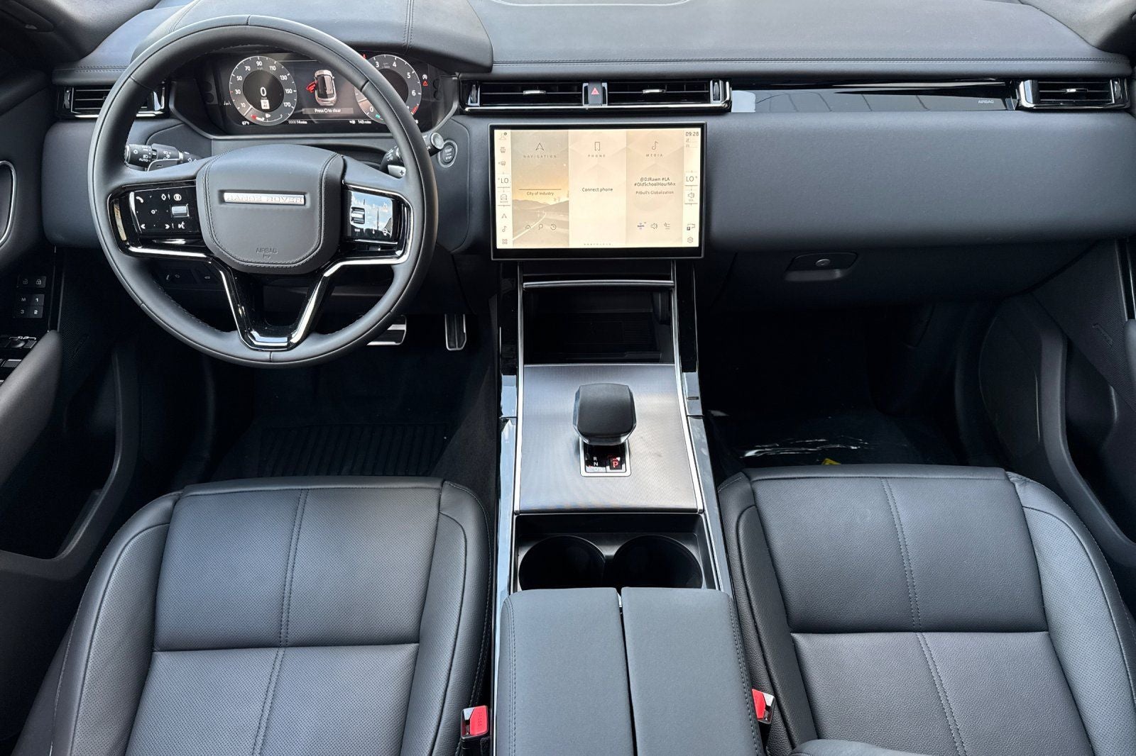 2026 Land Rover Range Rover Velar Dynamic SE