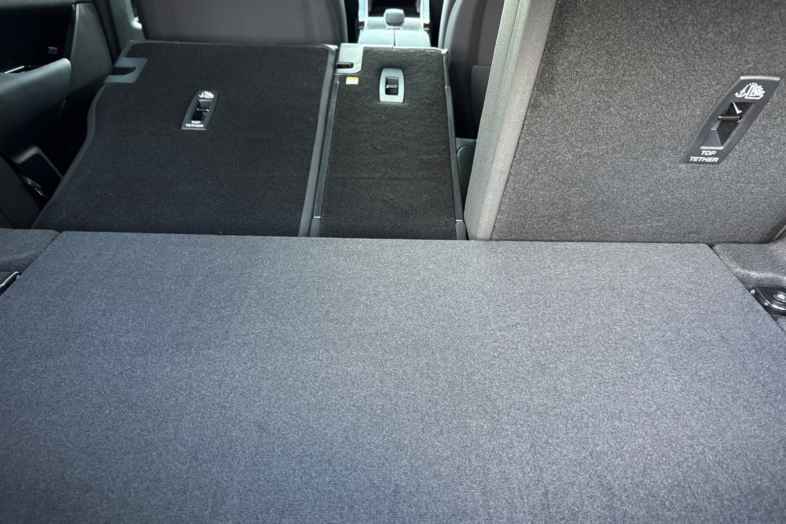 2026 Land Rover Range Rover Velar Dynamic SE