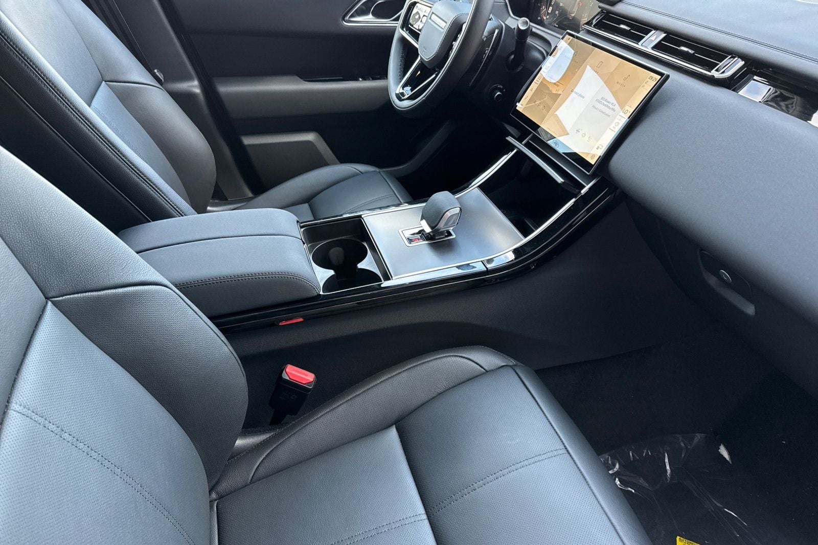 2026 Land Rover Range Rover Velar Dynamic SE