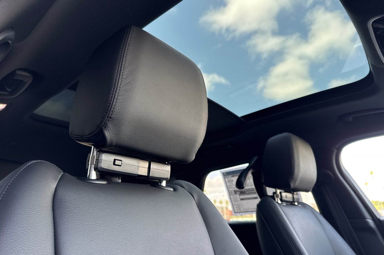 2026 Land Rover Range Rover Velar Dynamic SE