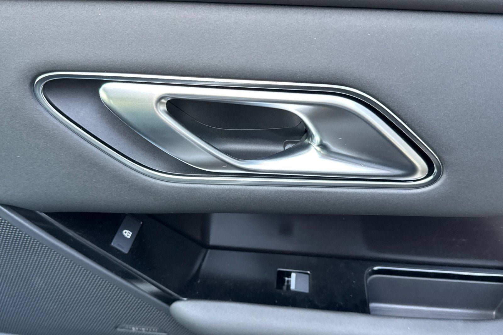 2026 Land Rover Range Rover Velar Dynamic SE