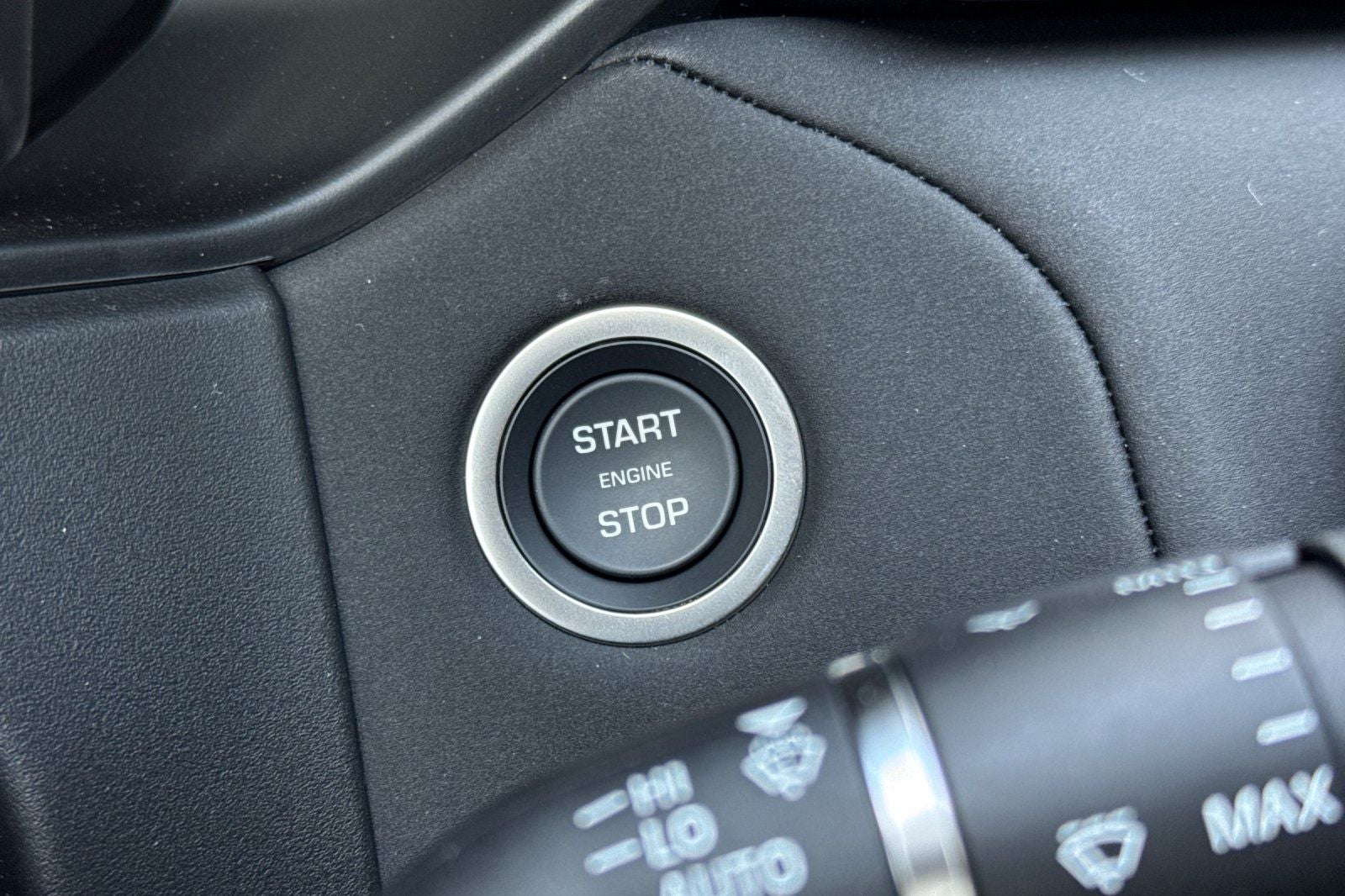 2026 Land Rover Range Rover Velar Dynamic SE