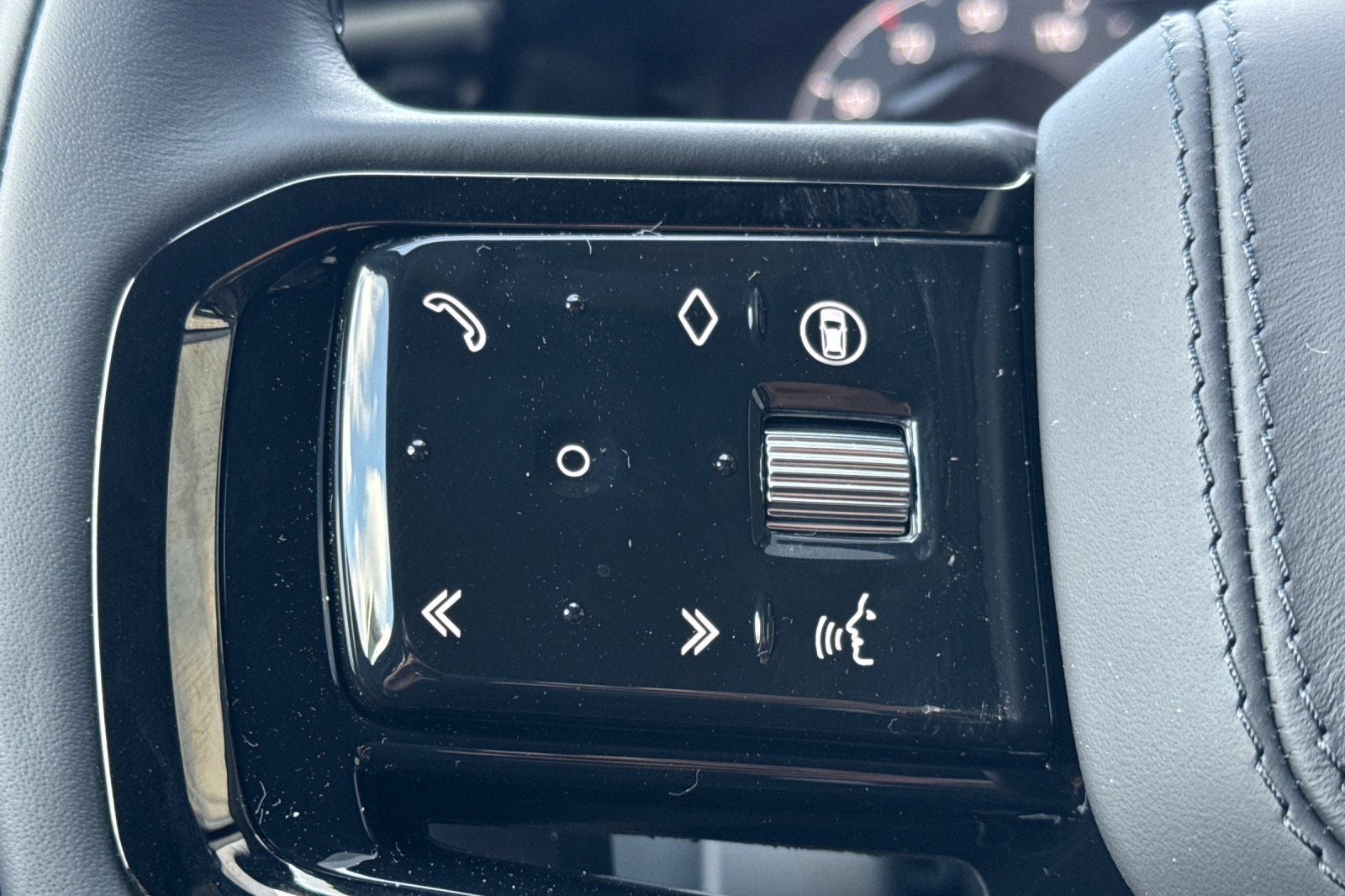 2026 Land Rover Range Rover Velar Dynamic SE