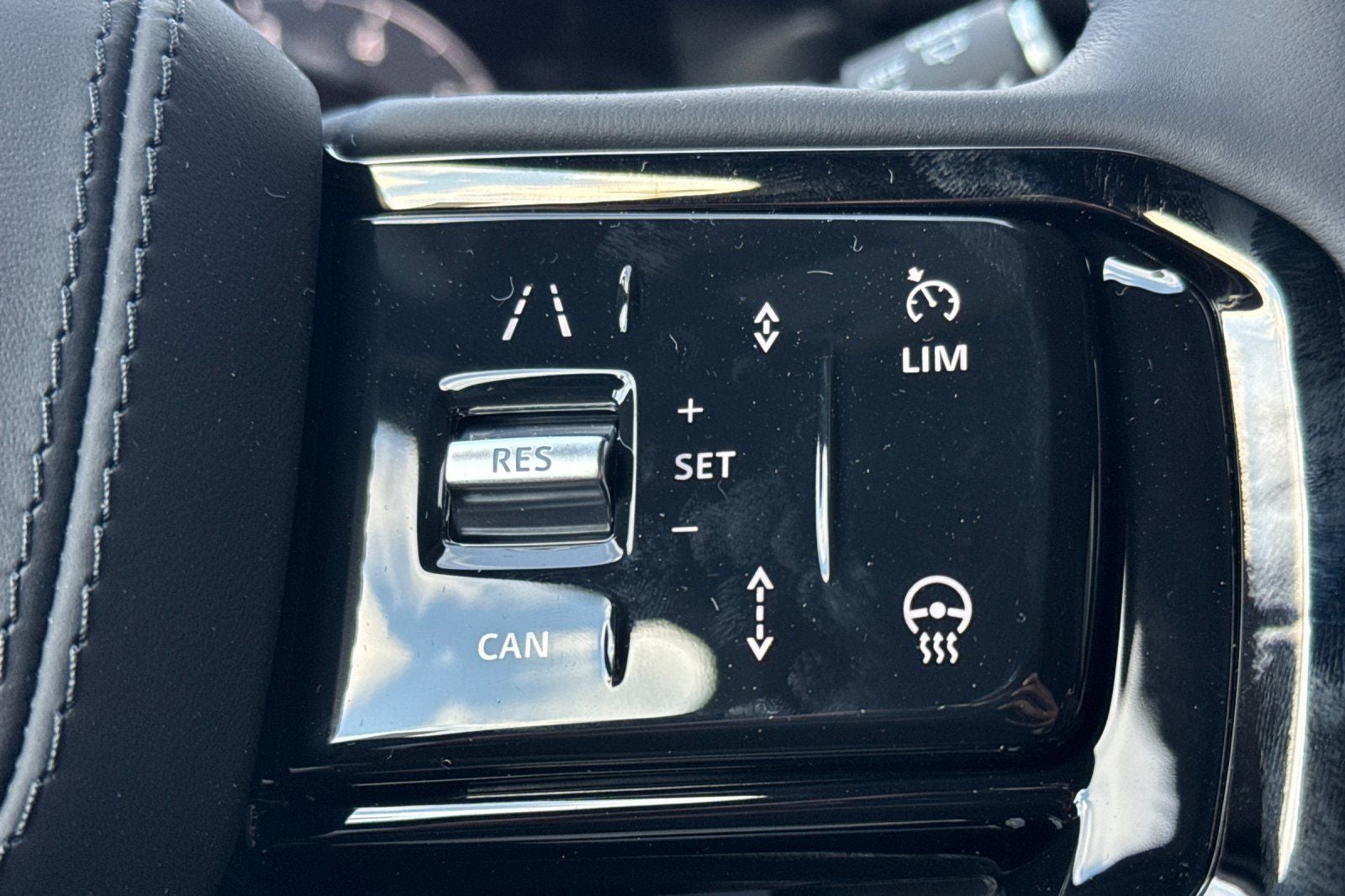 2026 Land Rover Range Rover Velar Dynamic SE