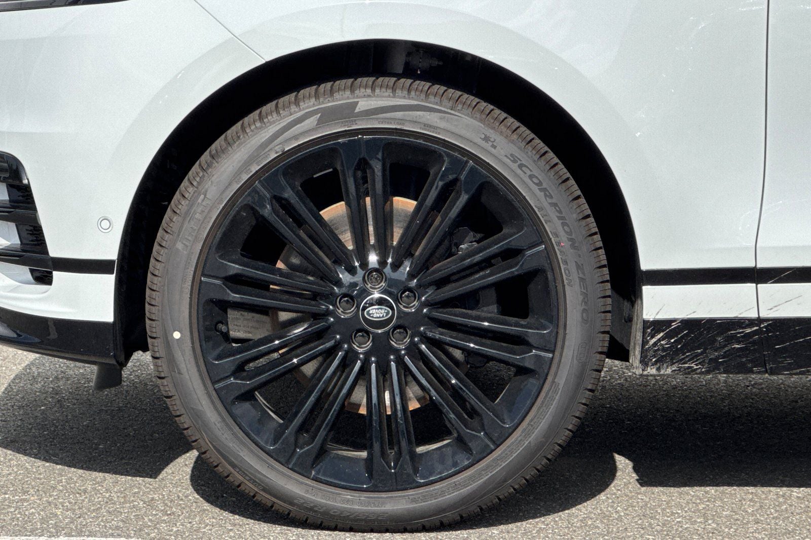 2026 Land Rover Range Rover Velar Dynamic SE