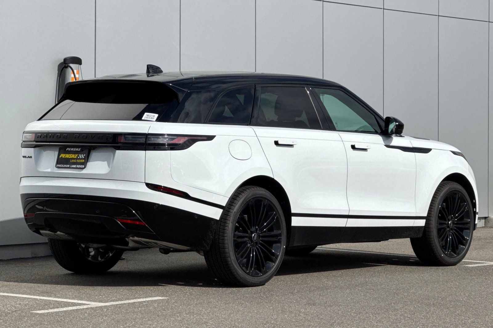 2026 Land Rover Range Rover Velar Dynamic SE