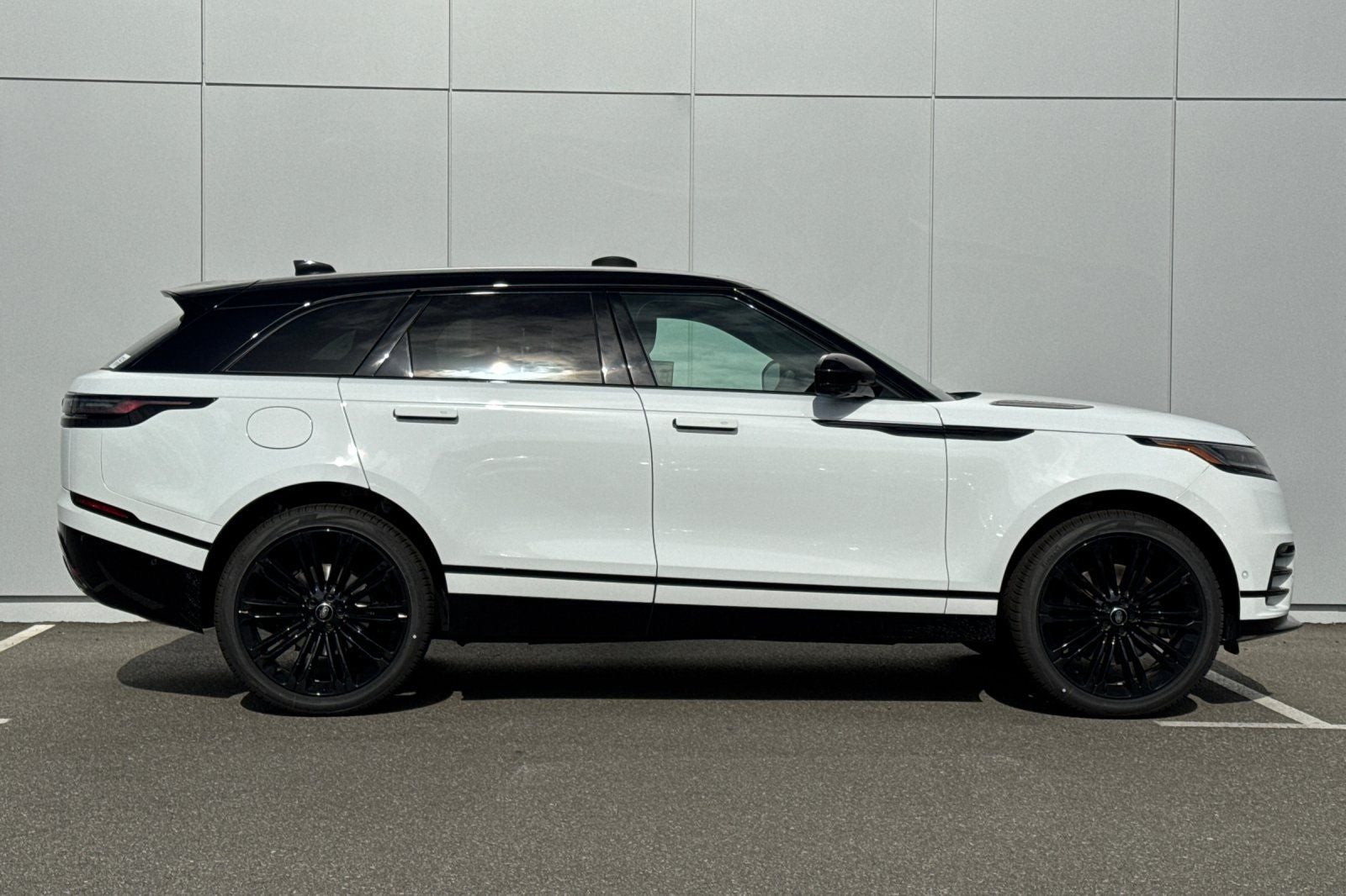 2026 Land Rover Range Rover Velar Dynamic SE