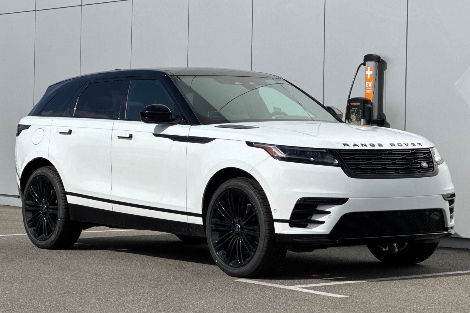 2026 Land Rover Range Rover Velar Dynamic SE