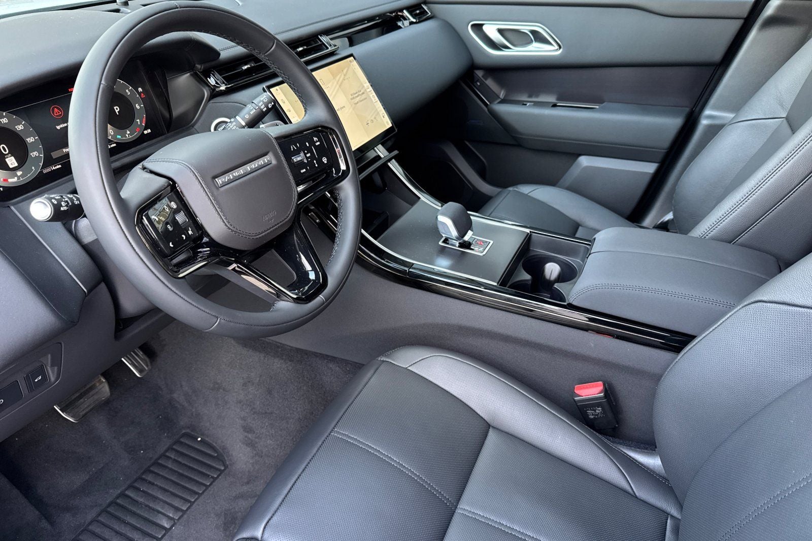 2026 Land Rover Range Rover Velar Dynamic SE