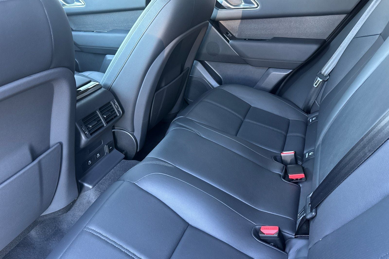 2026 Land Rover Range Rover Velar Dynamic SE