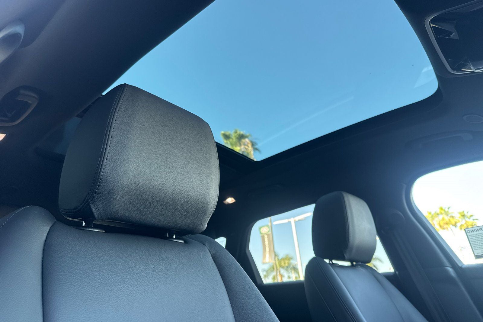 2026 Land Rover Range Rover Velar Dynamic SE