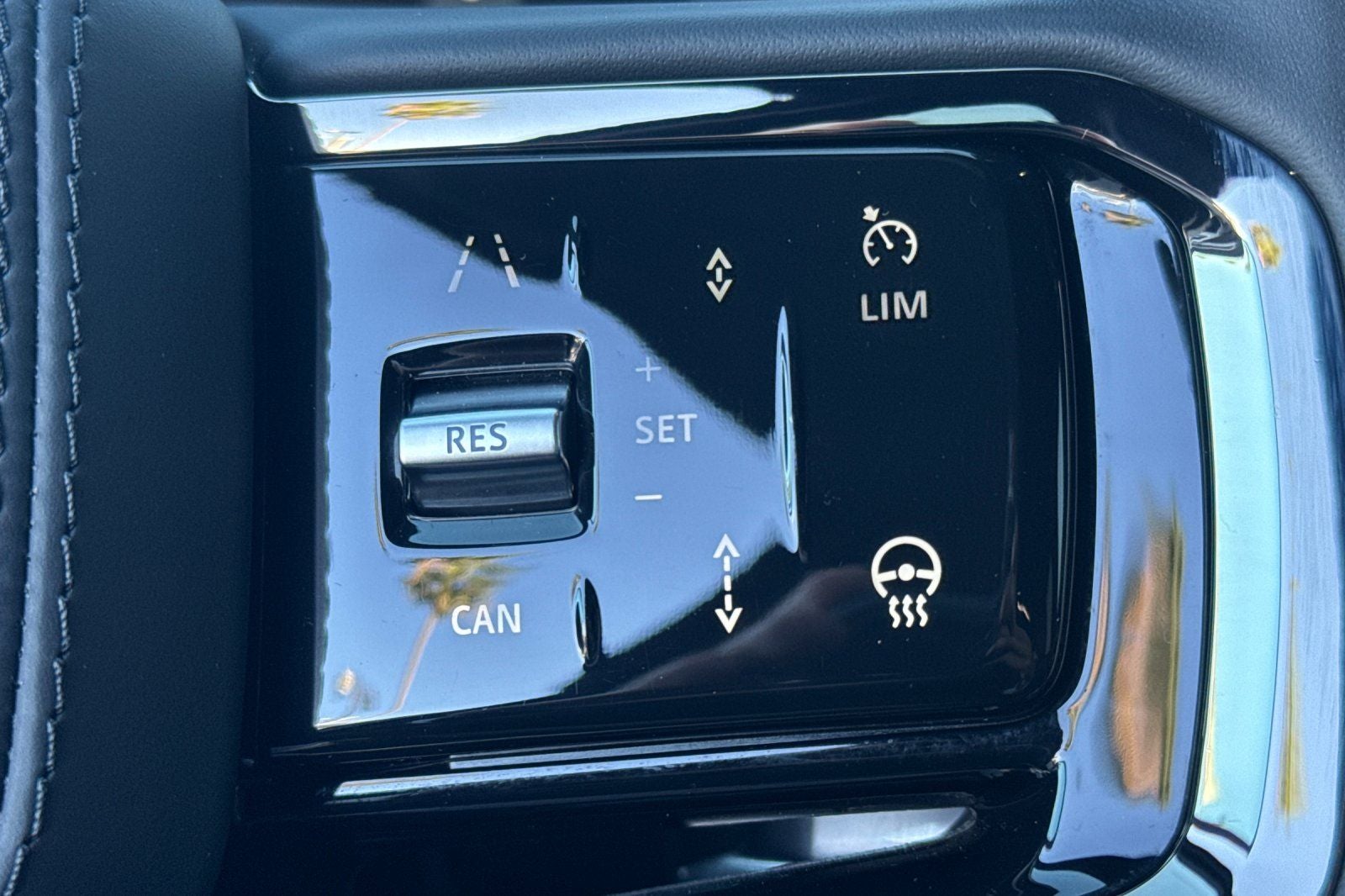 2026 Land Rover Range Rover Velar Dynamic SE