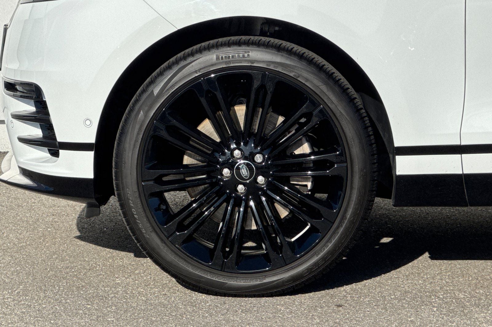 2026 Land Rover Range Rover Velar Dynamic SE