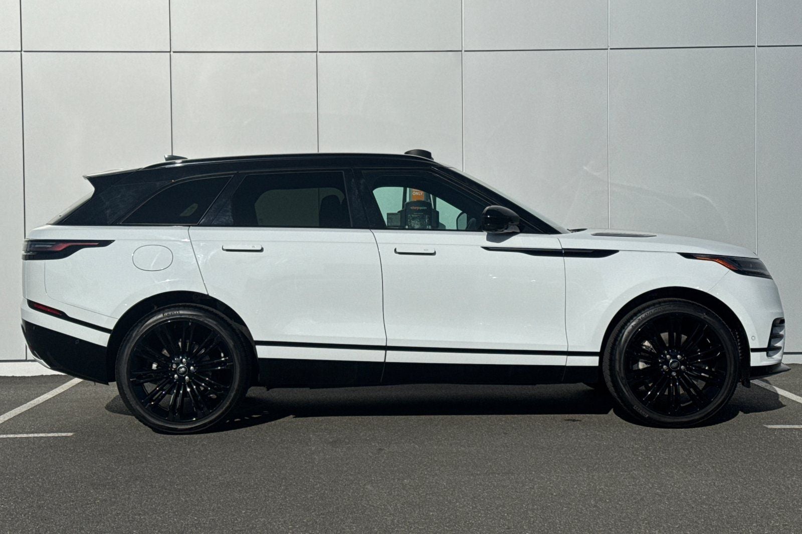 2026 Land Rover Range Rover Velar Dynamic SE