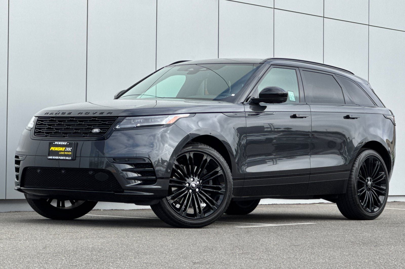 2026 Land Rover Range Rover Velar Dynamic SE